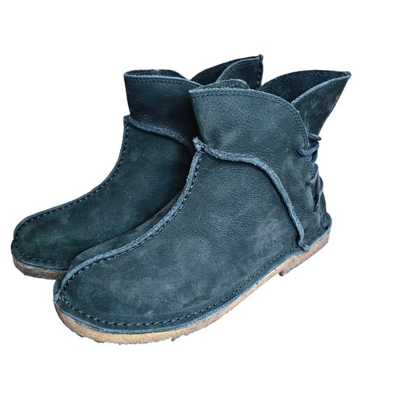 Baffin Indie Pure Black Suede Flat Slip On Ankle Boots Tassel Laces Boho 7 EUC - Picture 2 of 12